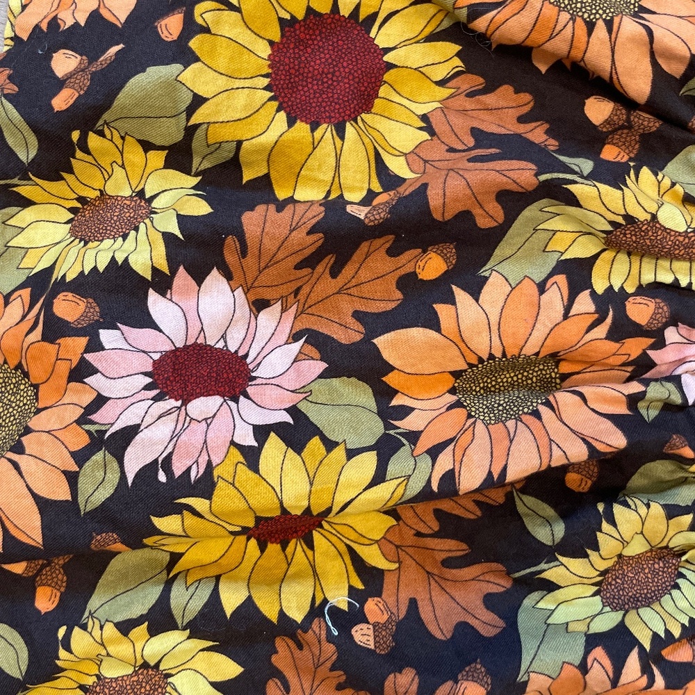 Girls skirt, size 6, w/built in shorts